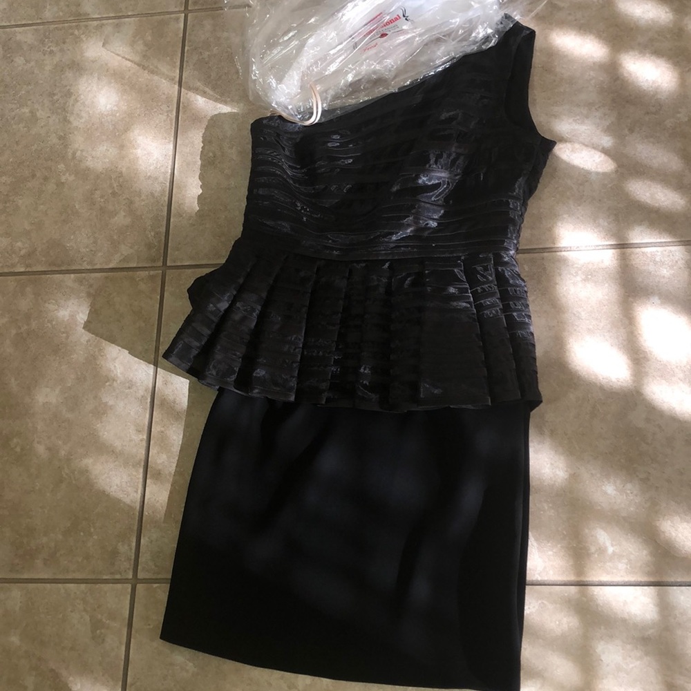 Halston Heritage women’s size 12 black peplum dress one shoulder